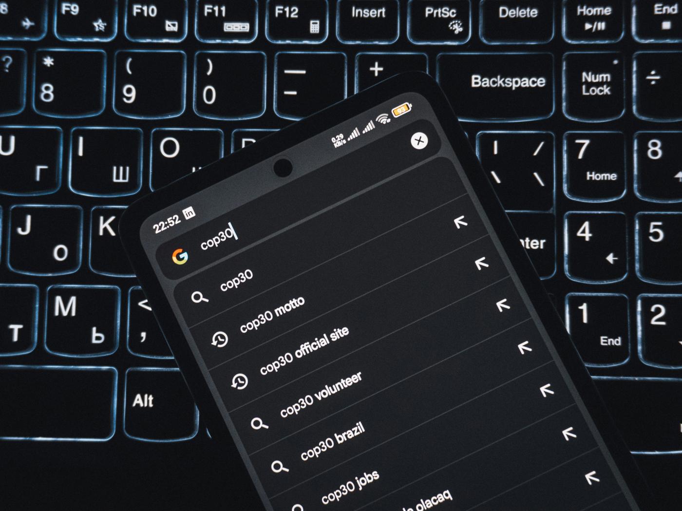 Rủi ro tìm kiếm web bằng AI và cách giảm thiểu tổn thất dữ liệu doanh nghiệp