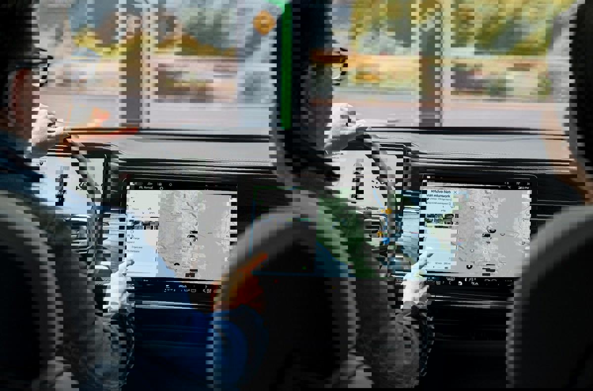 Rivian phát triển trợ lý AI riêng cho xe điện