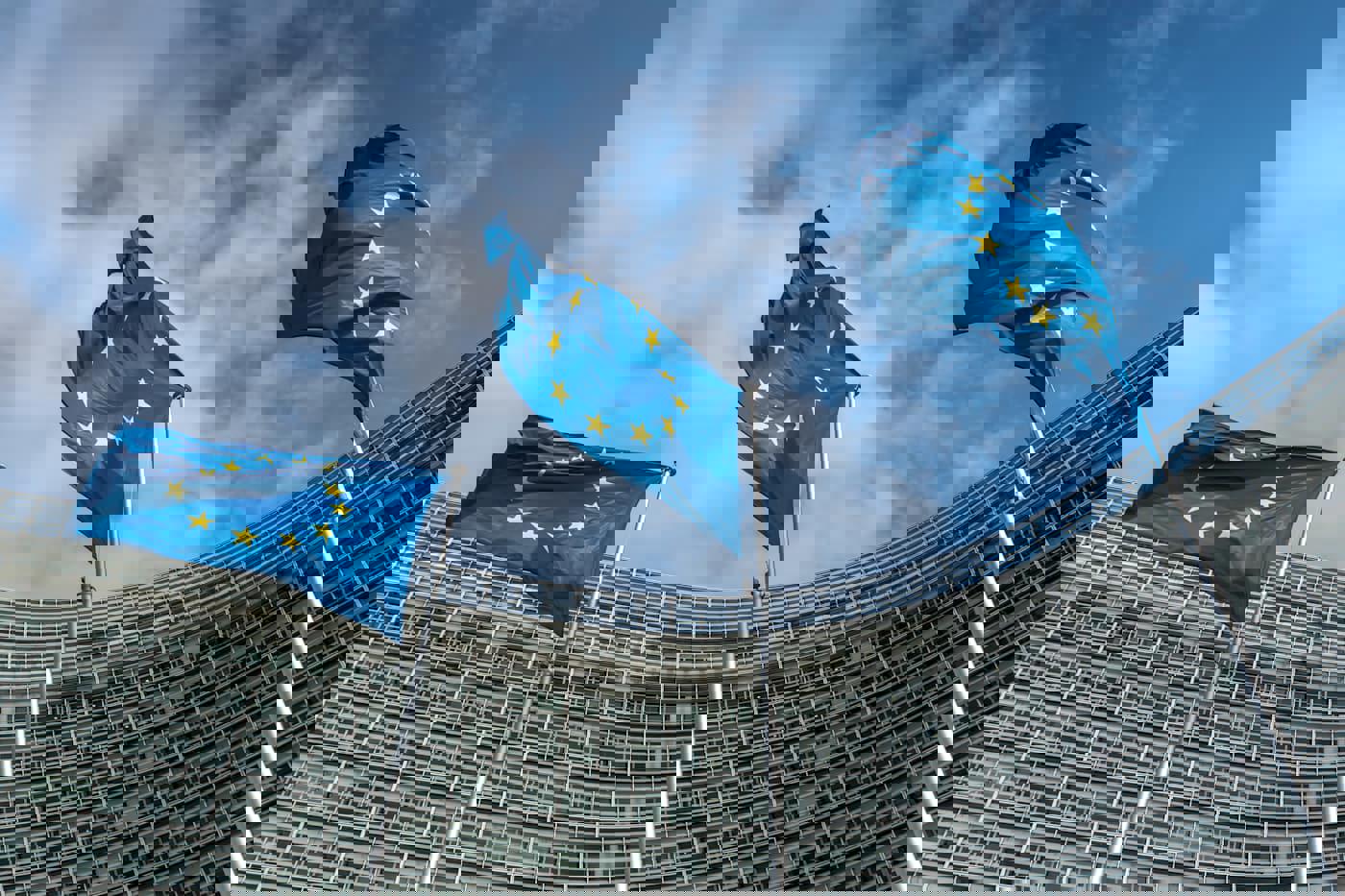 EU rút lại yêu cầu buộc nền tảng quét và xóa CSAM