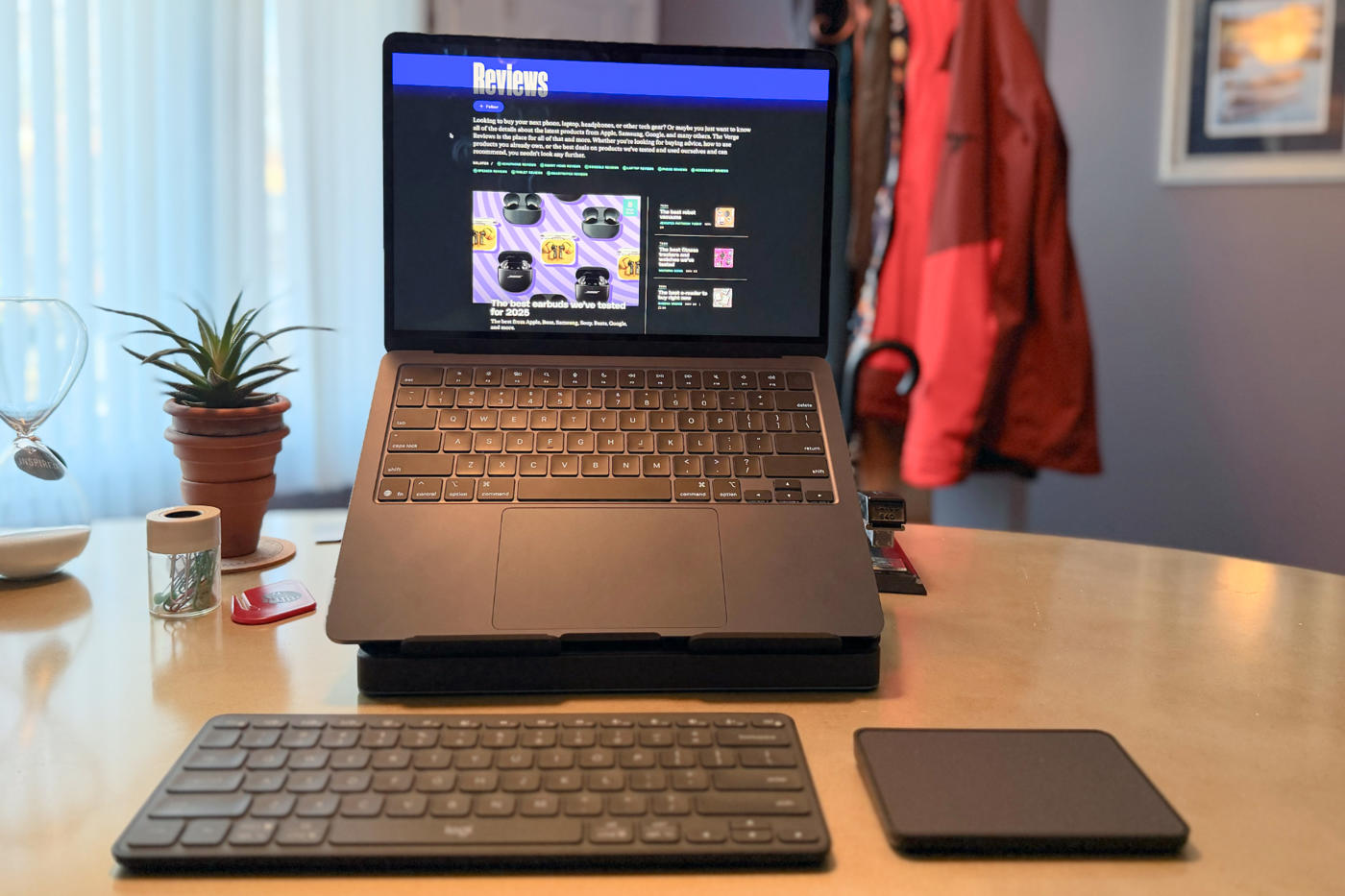 Logitech Casa đáng sắm cho người dùng laptop — đang giảm $30