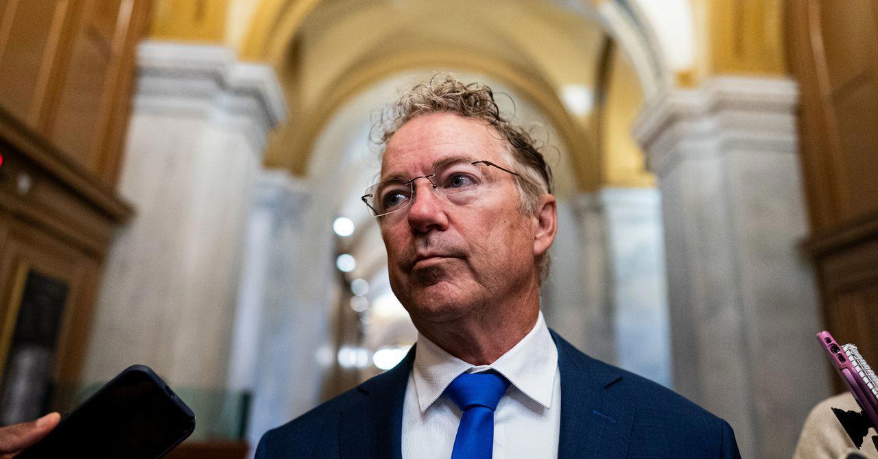 Thượng nghị sĩ yêu cầu nhà nghiên cứu nộp tài liệu liên quan thù ghét cánh hữu