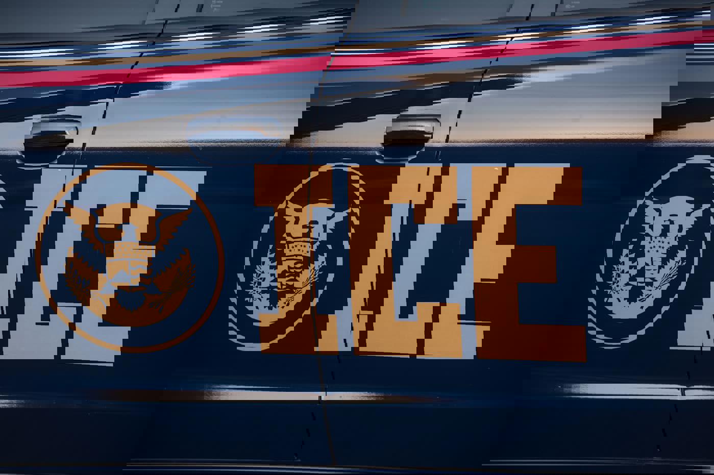 Nhà phát triển ICEBlock kiện chính phủ liên bang