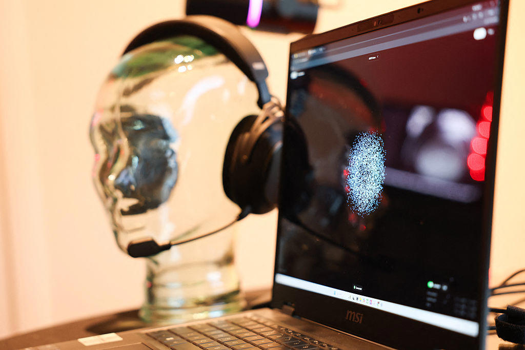 OpenAI đầu tư vào Merge Labs — startup giao diện não-máy của Sam Altman