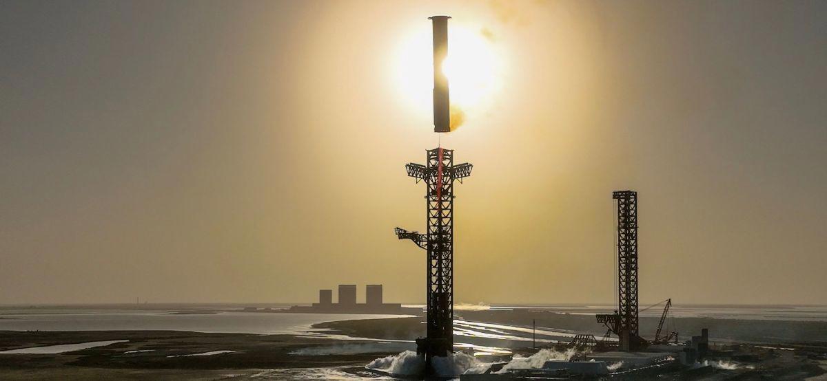 OSHA điều tra tai nạn cần cẩu mới tại Starbase của SpaceX