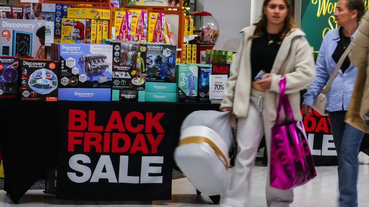 Người tiêu dùng chi 44,2 tỷ USD trong dịp Black Friday–Cyber Monday