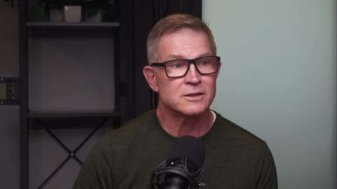 Roblox: CEO Phản Hồi Kém Trước Lo Ngại Kẻ Xấu Nhắm Vào Trẻ Em