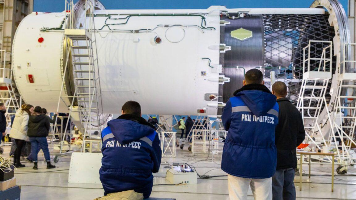 Soyuz 5 của Nga sắp sống dậy — Ai sẽ muốn bay trên nó?