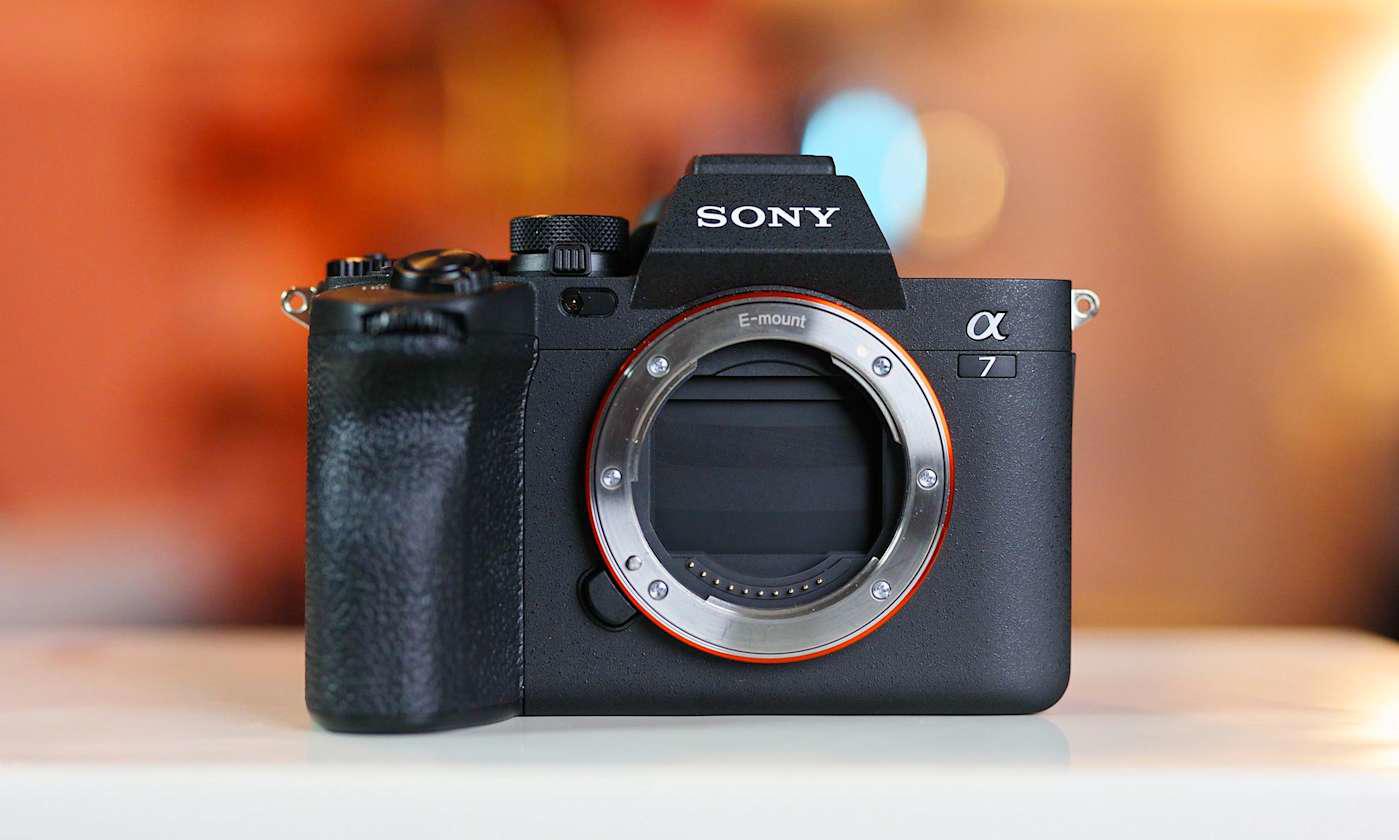Sony A7R IV và A7R V giảm giá kỷ lục dịp Black Friday