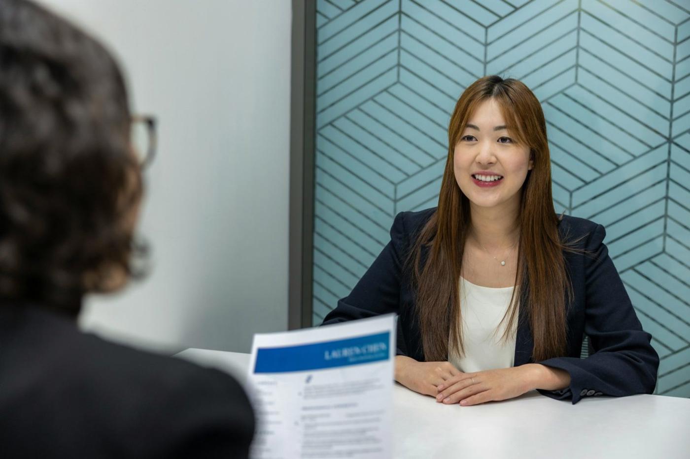 McKinsey thử nghiệm chatbot AI trong vòng tuyển dụng dành cho tân cử nhân