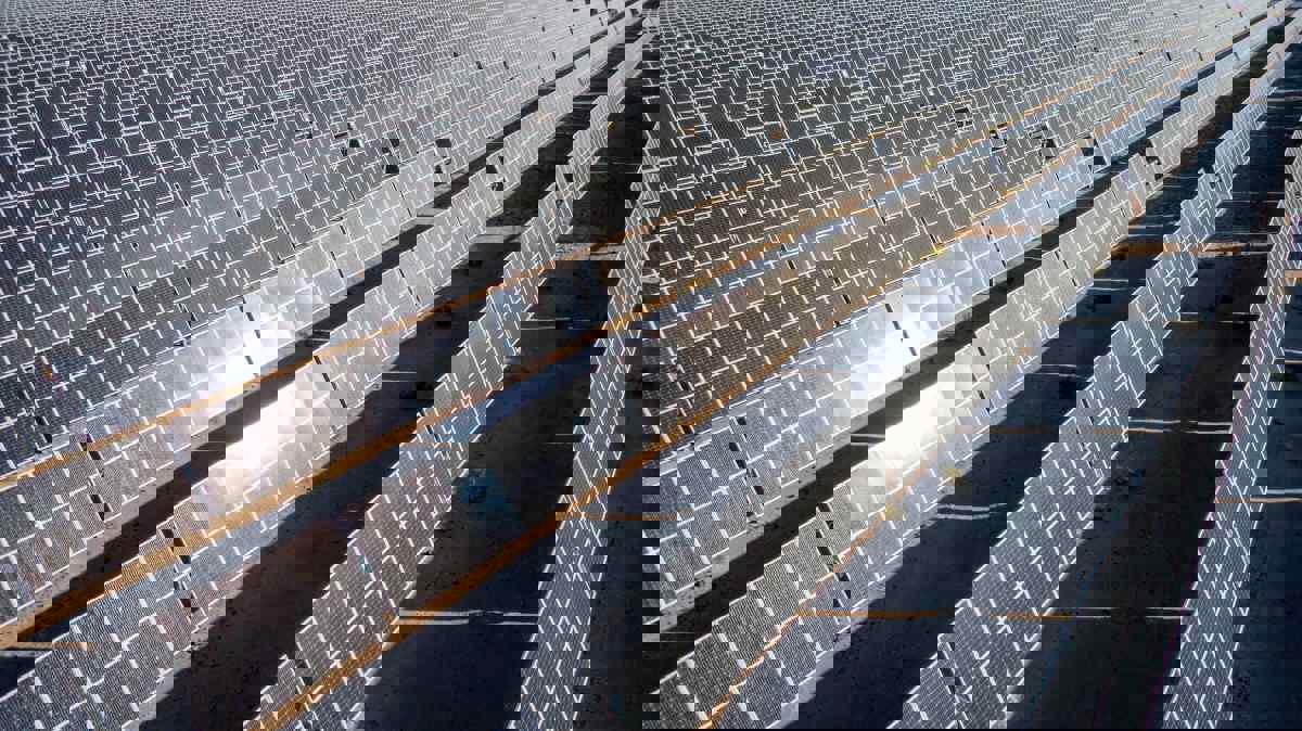 Meta mua 1 GW năng lượng mặt trời trong một tuần