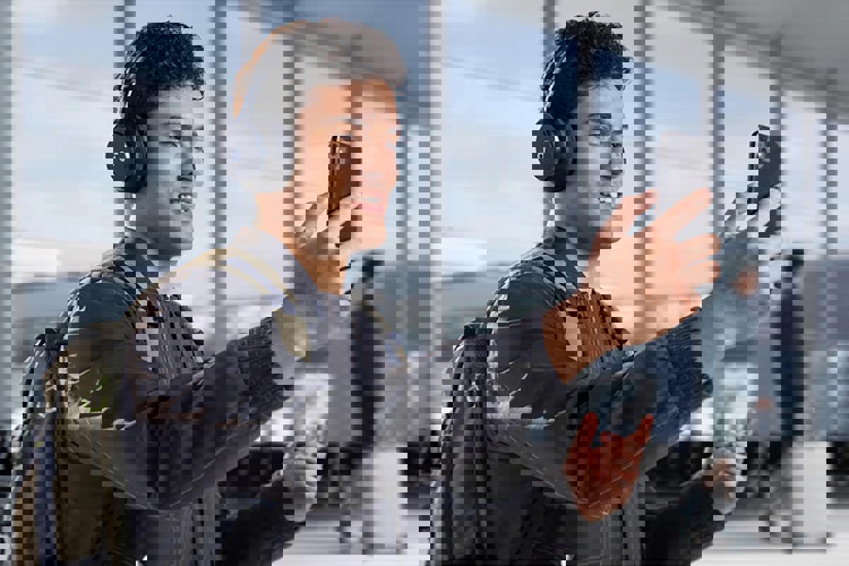 Tai nghe Soundcore Space One giảm kịch sàn Cyber Monday: chỉ $68