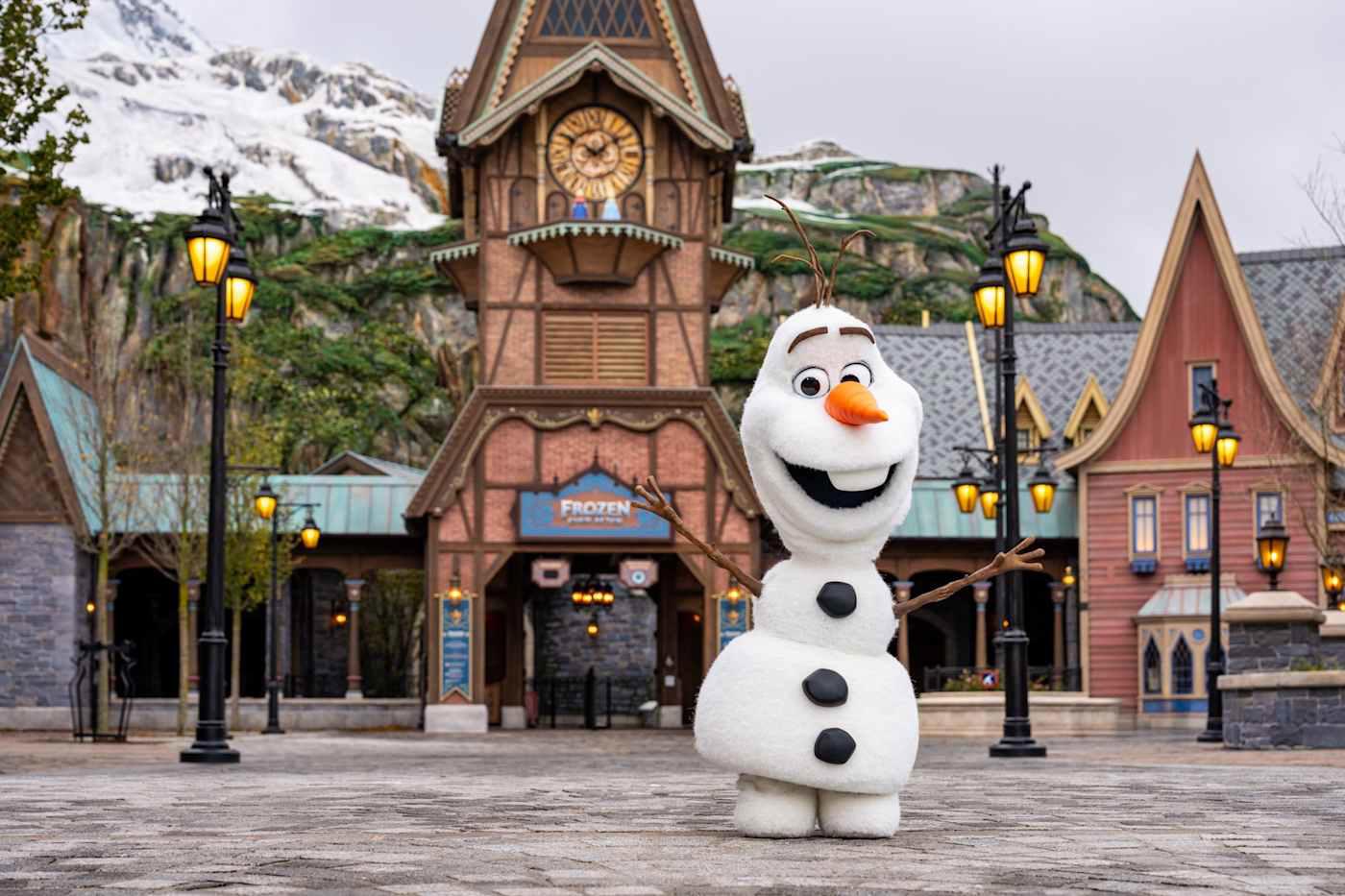 Disney hé lộ robot Olaf mới cho công viên giải trí