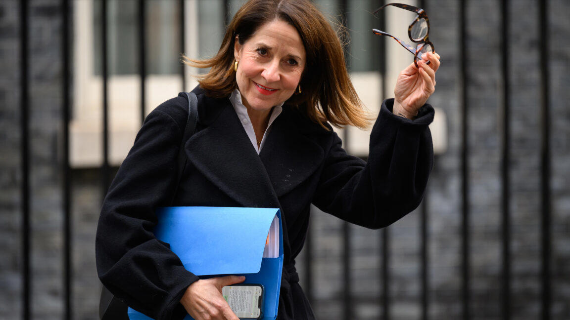 Anh chi 130 triệu USD mua công nghệ nhằm thúc đẩy tăng trưởng AI