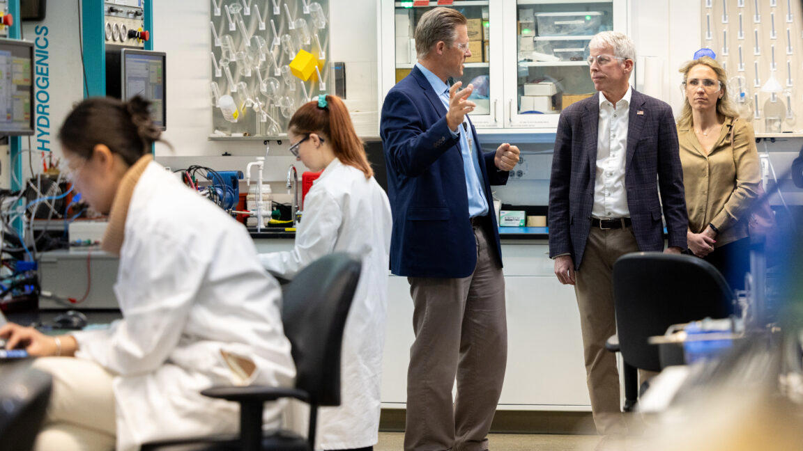 Chính quyền Trump đổi tên National Renewable Energy Laboratory