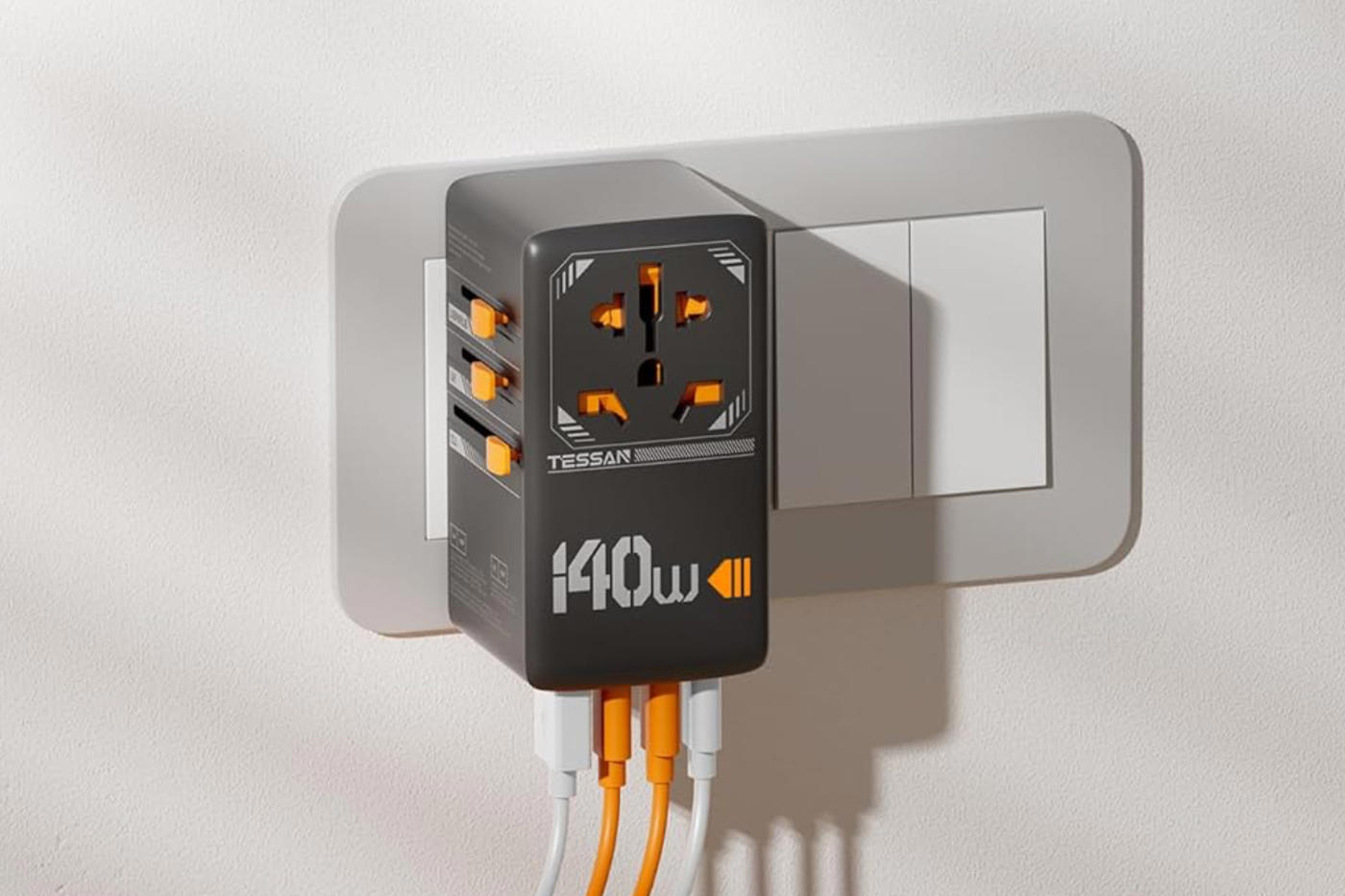 Tessan 140W Universal Travel Adapter giảm xuống mức thấp kỷ lục