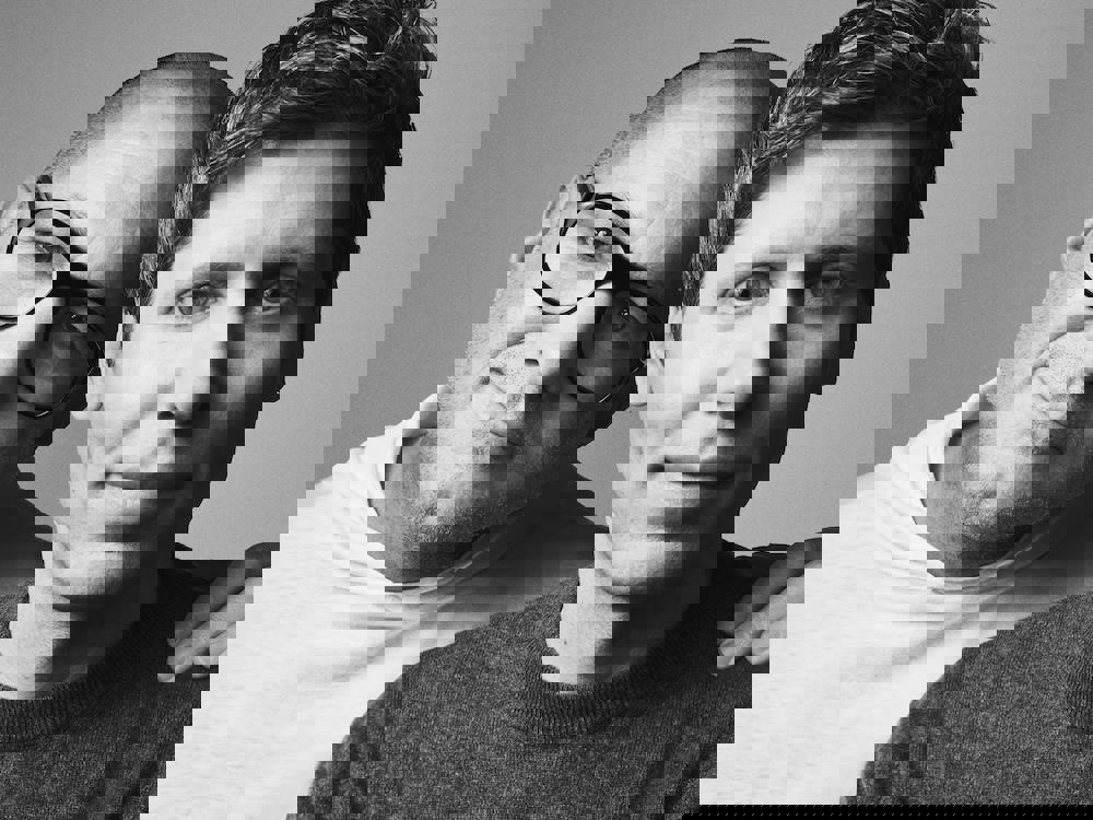 Altman: Thiết bị AI của OpenAI 'bình yên hơn' iPhone