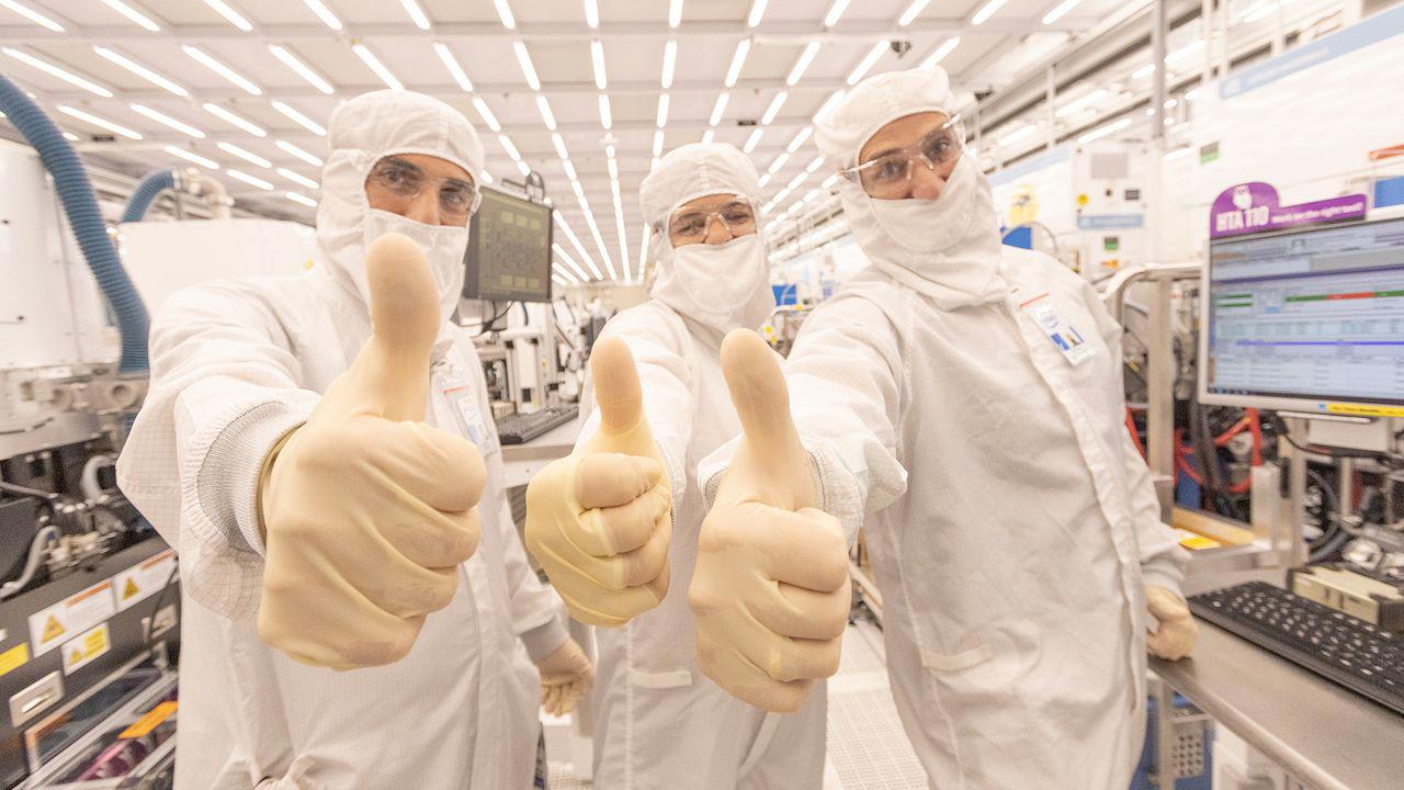 Nvidia có thể nhờ Intel sản xuất chip AI tương lai