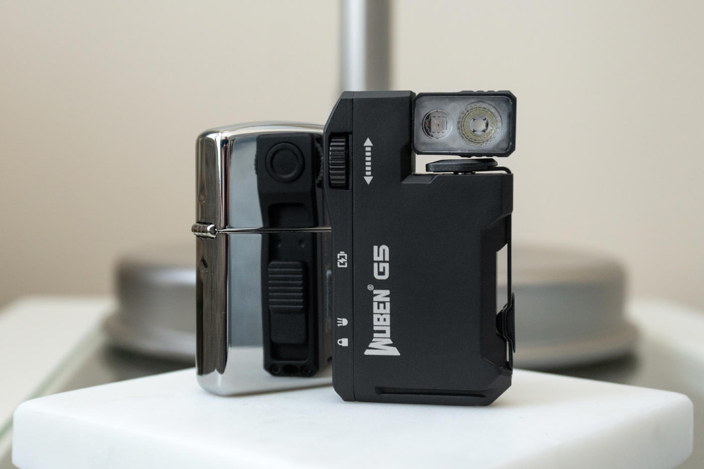 Món tốt nhất tôi mua năm nay: đèn pin sạc kích thước Zippo