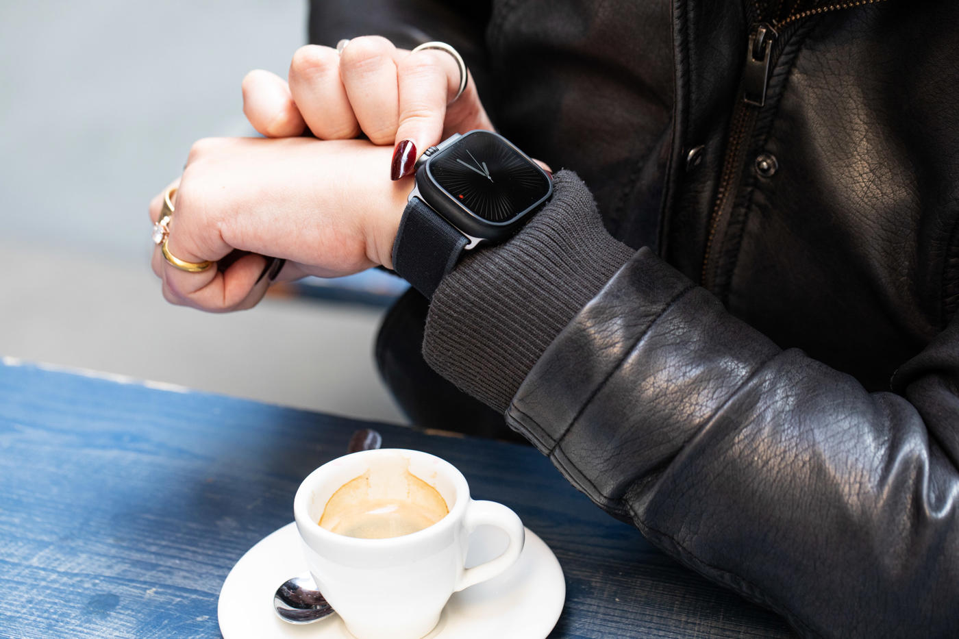 Apple Watch Ultra 2 màu đen giảm 200 USD nhân Black Friday