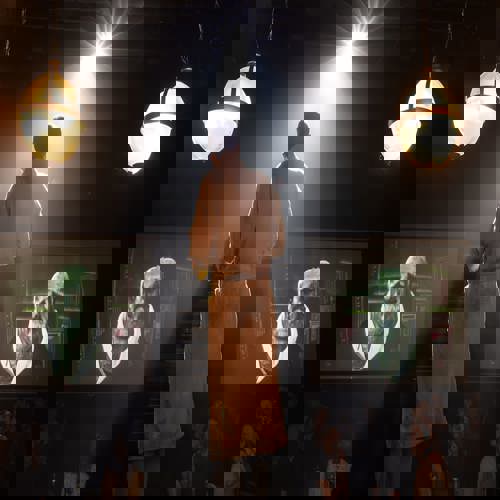 The Hitchhiker's Guide to the Galaxy Live — một mớ hỗn độn thú vị