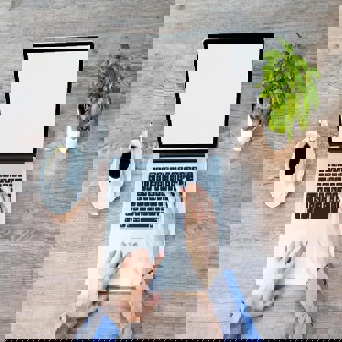 Dừng nhảy tab giữa các AI với công cụ hợp nhất mẫu mới