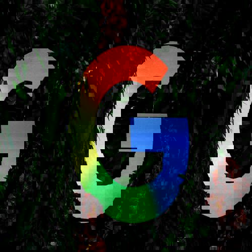 Google Discover thử nghiệm tiêu đề do AI tạo và chất lượng gây lo ngại