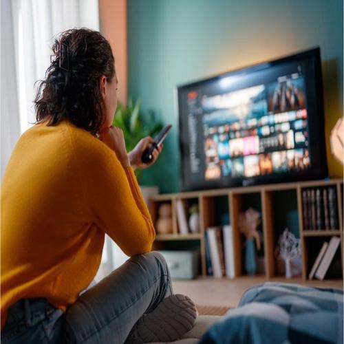 YouTube thử nghiệm AI hội thoại trên TV với nút “Ask”